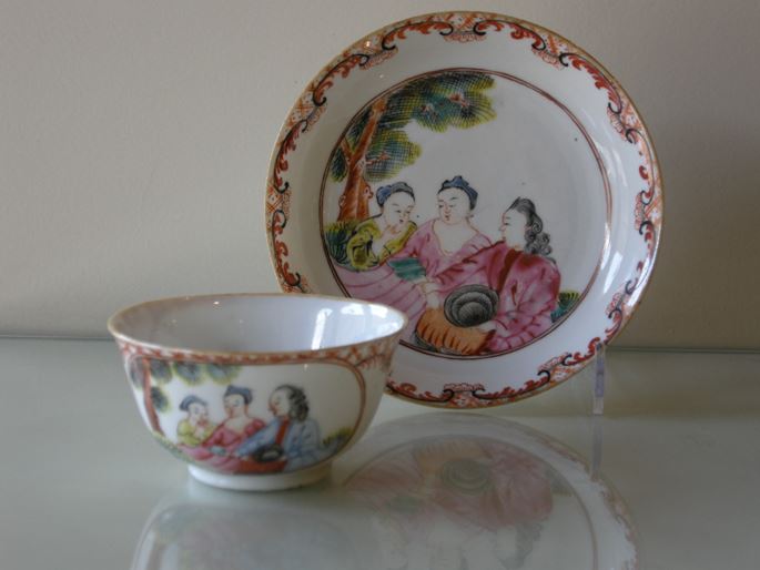 Cup and saucer decorated with 3 European Figures - Chine Export | MasterArt